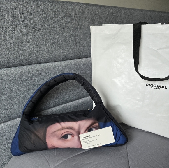 Greyhound TRIANGLE PUFFER SHOULDER BAG - Picture 3 of 8